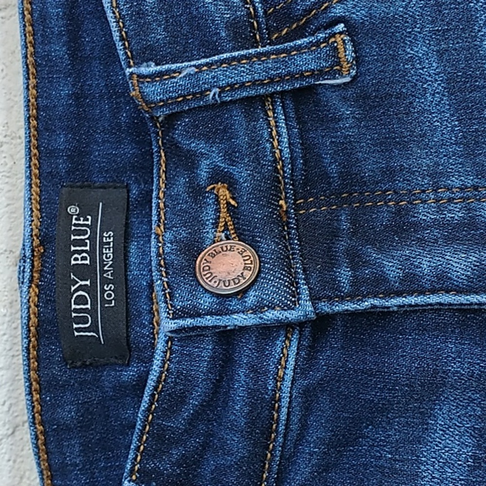 JUDY BLUE Cuffed Hem Jean Shorts Size M - Picture 5 of 13